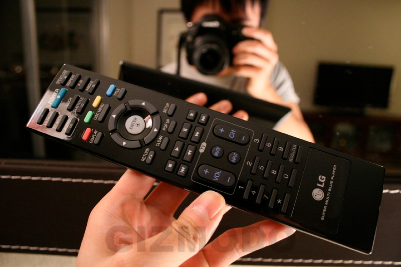 Illustration for article titled First Review: LG BH100 Hybrid Blu-Ray/HD-DVD Player (Verdict: Format War Still Blazing)